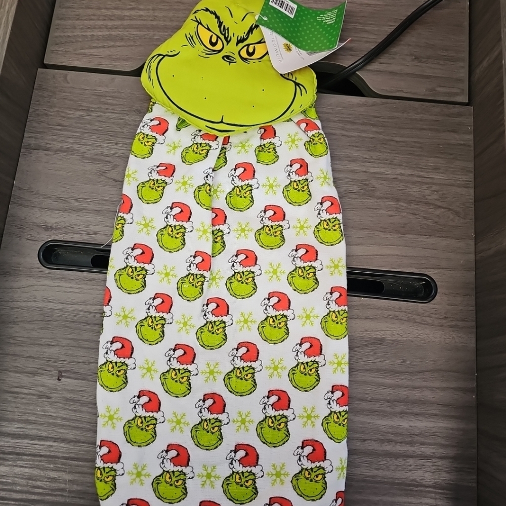 NWT Dr. Seuss The Grinch Hanging Kitchen Hand Towel Christmas Holiday
